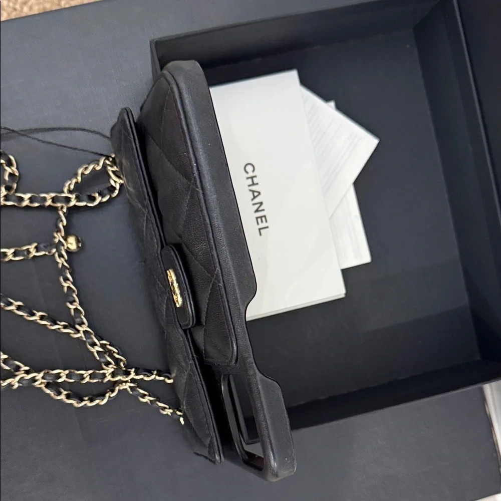 ⭐ CHANEL Quilted Leather Phone Bag on Chain – 2021 Collection – Full Set